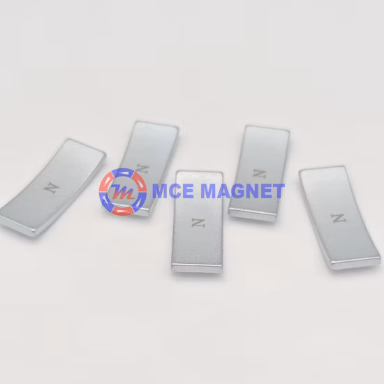 Alta qualidade de terras raras permanente forte material magnético neodimio sinterizado personalizado fabricante de ímã de arco NdFeB para motor de elevador sem engrenagens